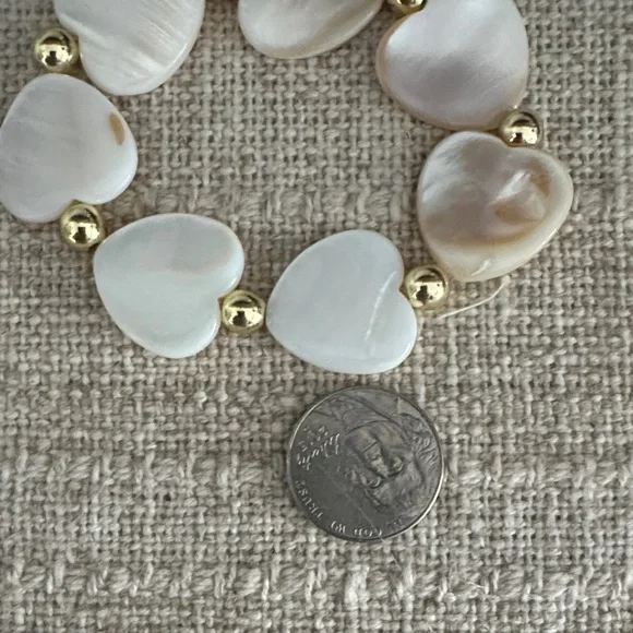 Mother of Pearl heart bracelet (stretch) - Picture 2 of 2